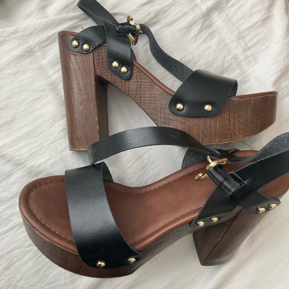 Mossimo heels
Size 8.5
Good condition 
$20